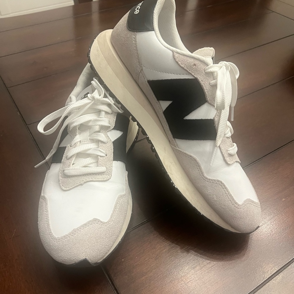 New Balance White and Black Sneakers with Gray Accents